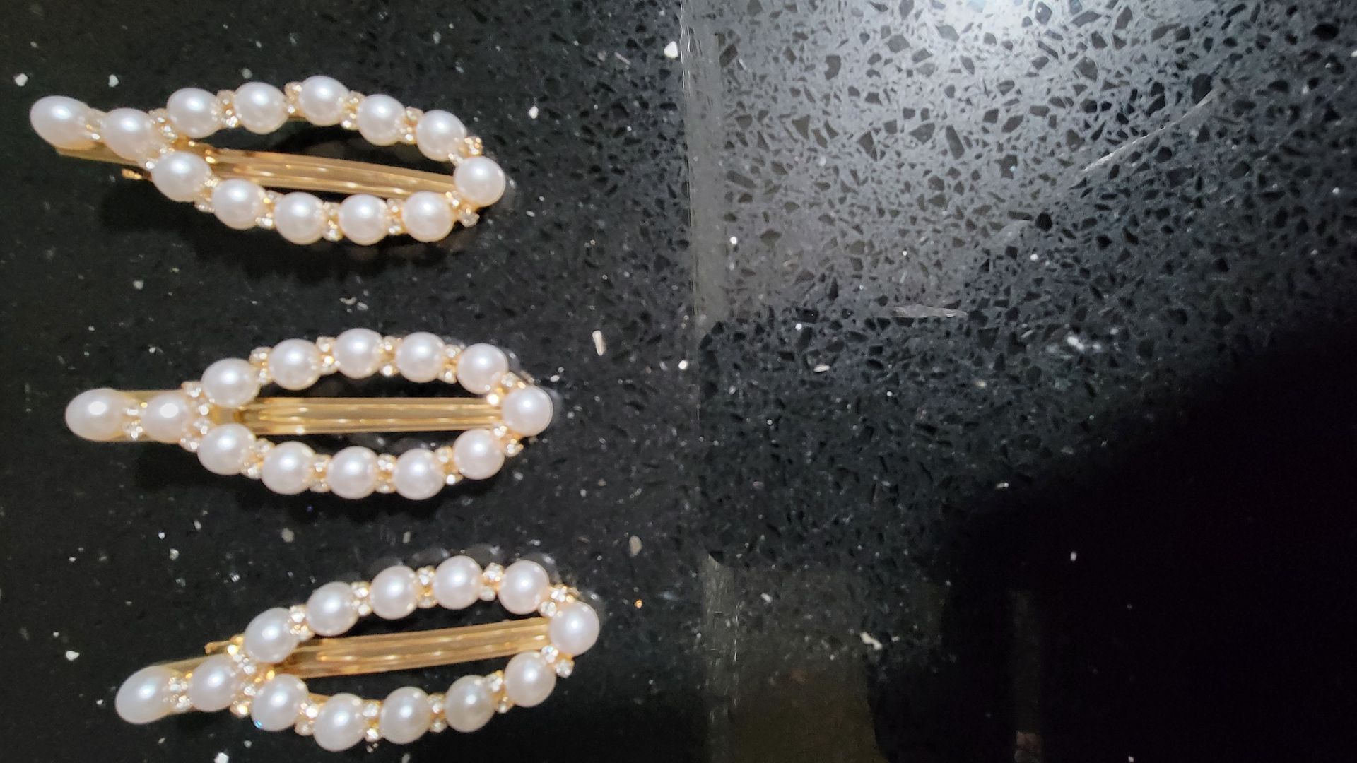 RF368 - 2 Pair Leaf Shape White Pearl Hair Pins
