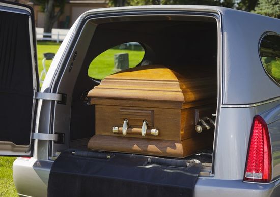 Bara in carro funebre