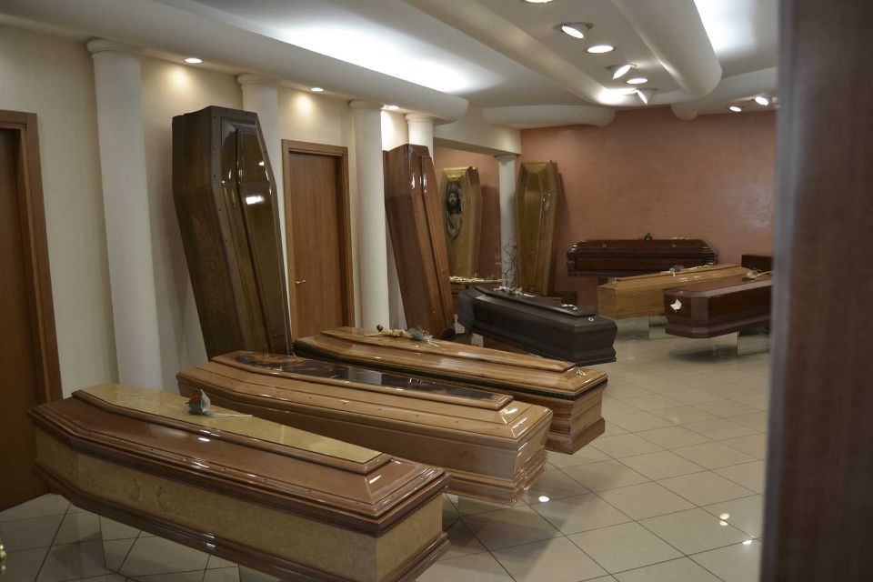 Assortimento di bare