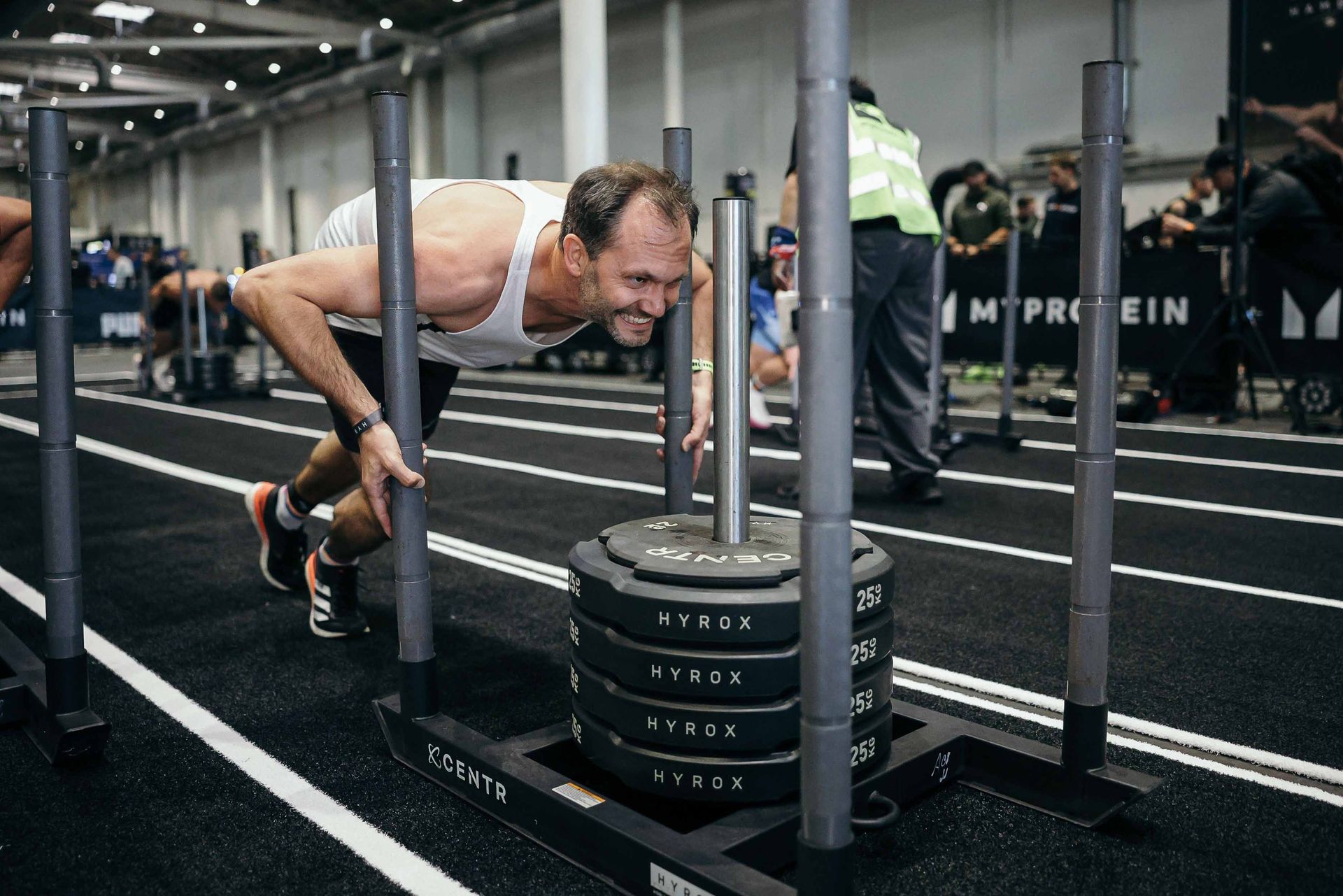 50 Meter Sled Push beim HYROX Hamburg 2025