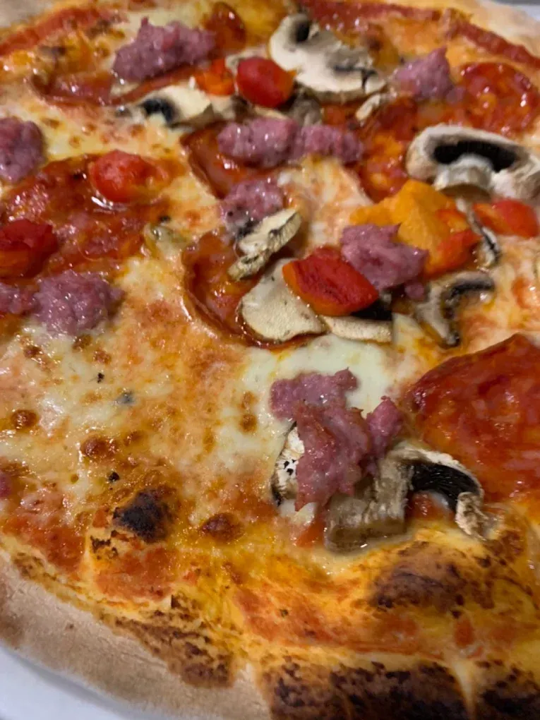 pizza salsiccia e funghi