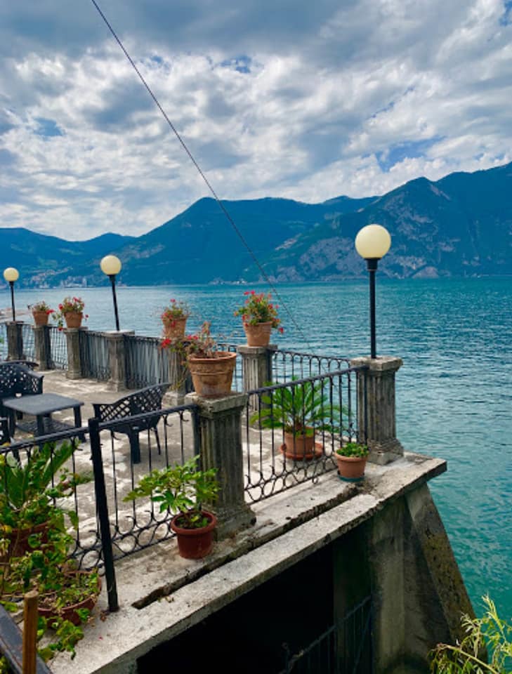 terrazza sul lago