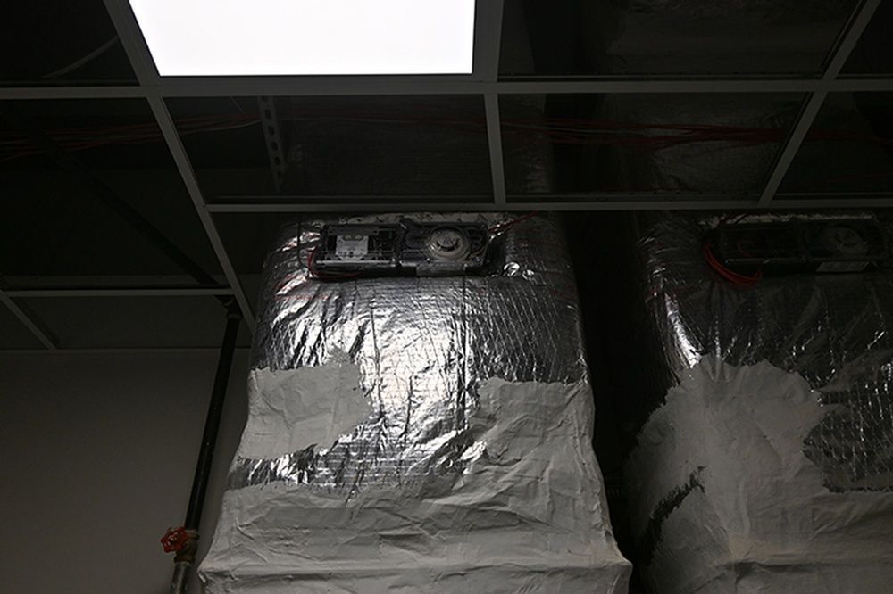 A room with a ceiling that has a lot of aluminum foil on it.