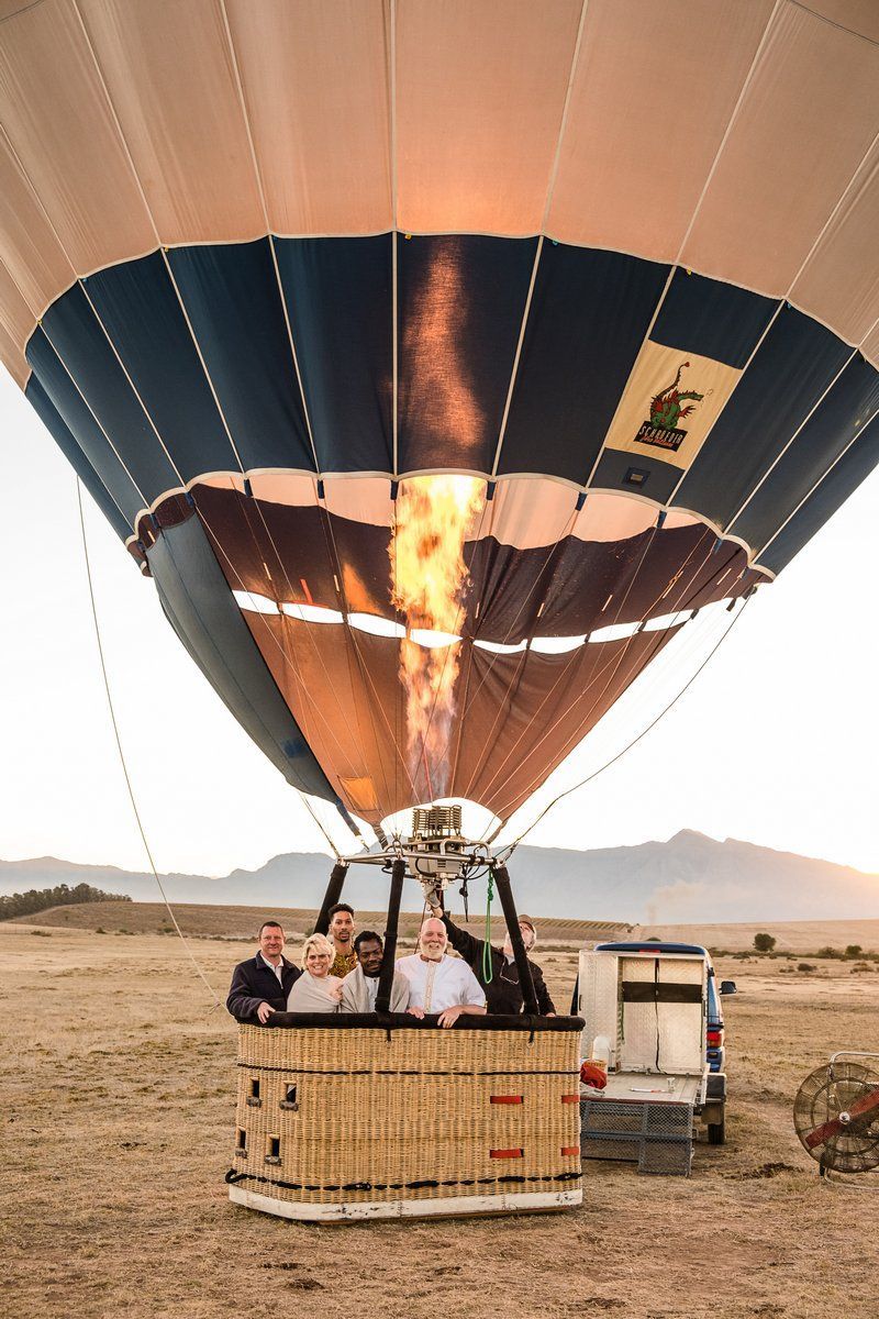 A group of people are sitting in a hot air balloon.