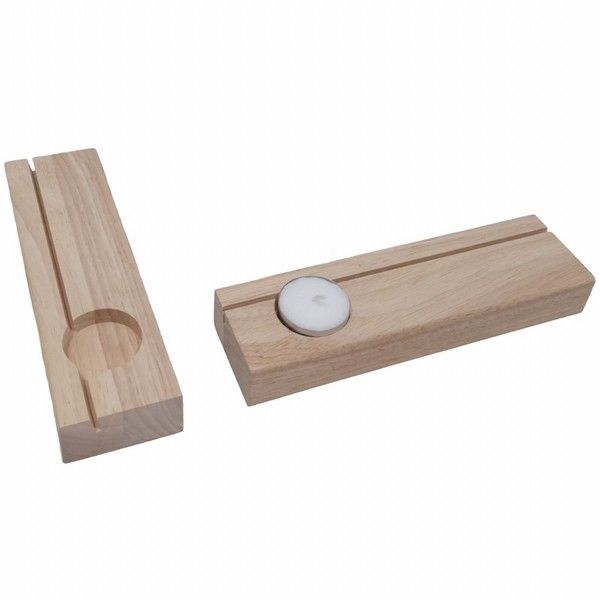 Twee rechthoekige houten blokken met een groef in het midden en een ronde uitsparing.