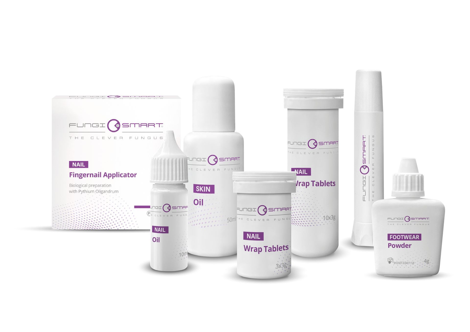 Een set witte verpakkingen voor farmaceutische producten met paarse etiketten, bestaande uit flessen, een tube en een doos.