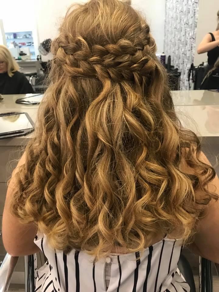 Blonde, Straight Hair Cut to the Shoulders — Artistry Of Hair in Redlynch, QLD