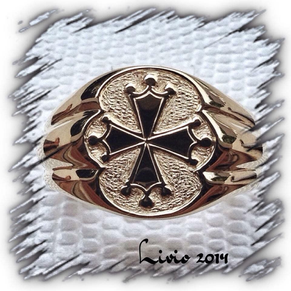 Anello con croce nera