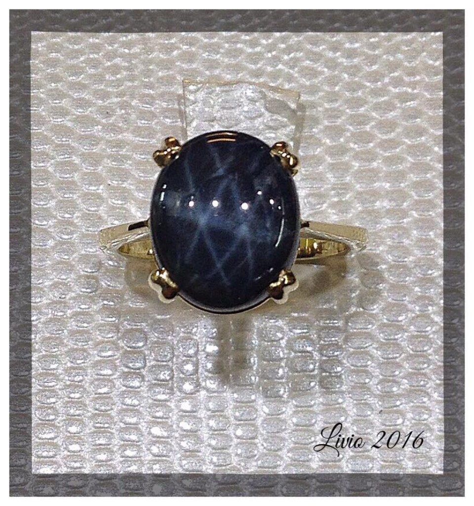 Anello con pietra preziosa