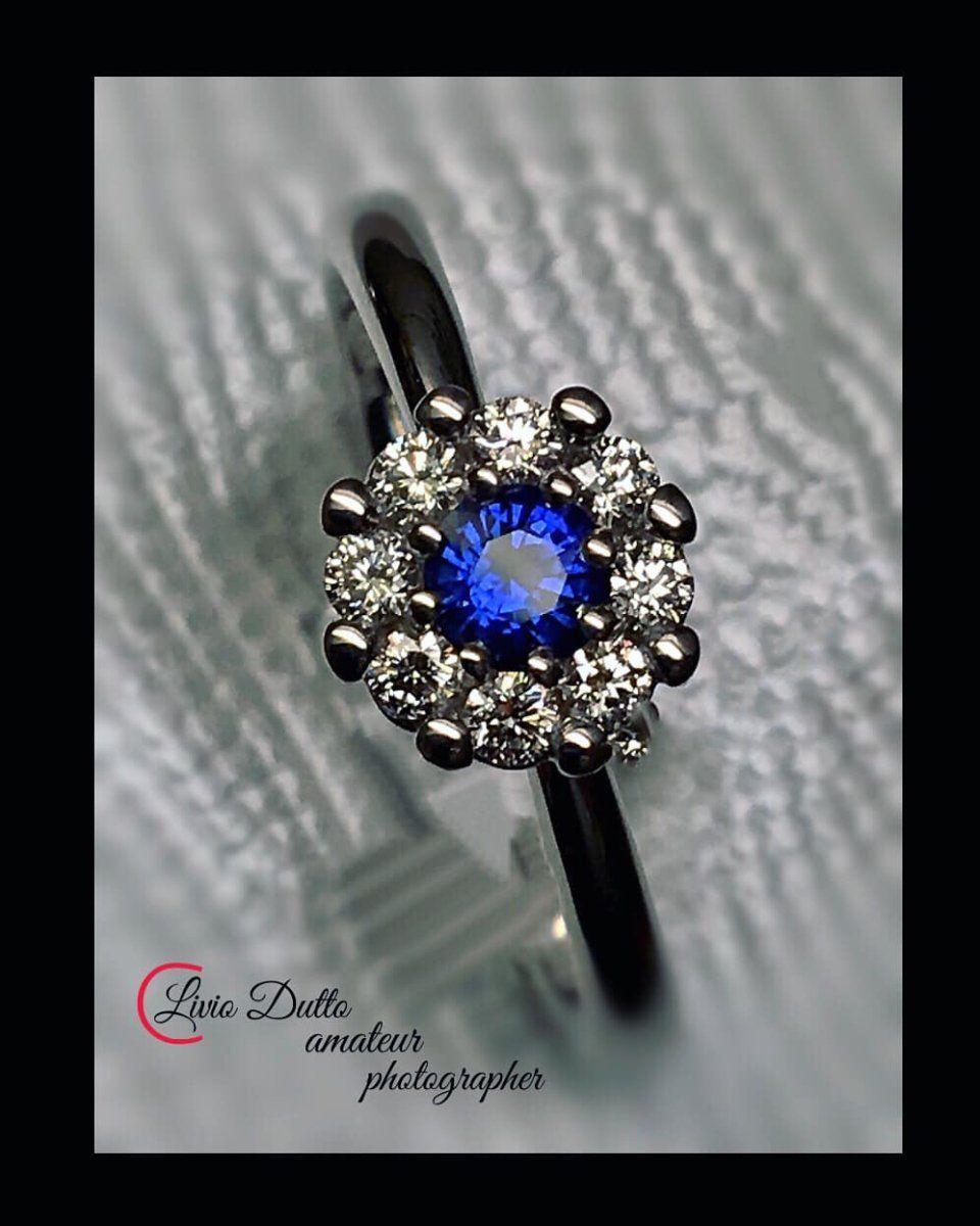 Anello con pietra blu