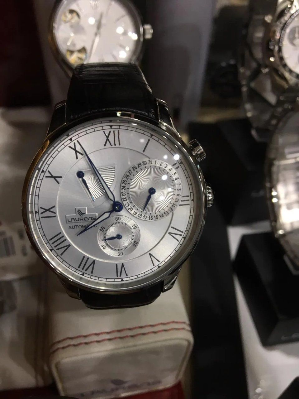 Orologio con cinturino nero