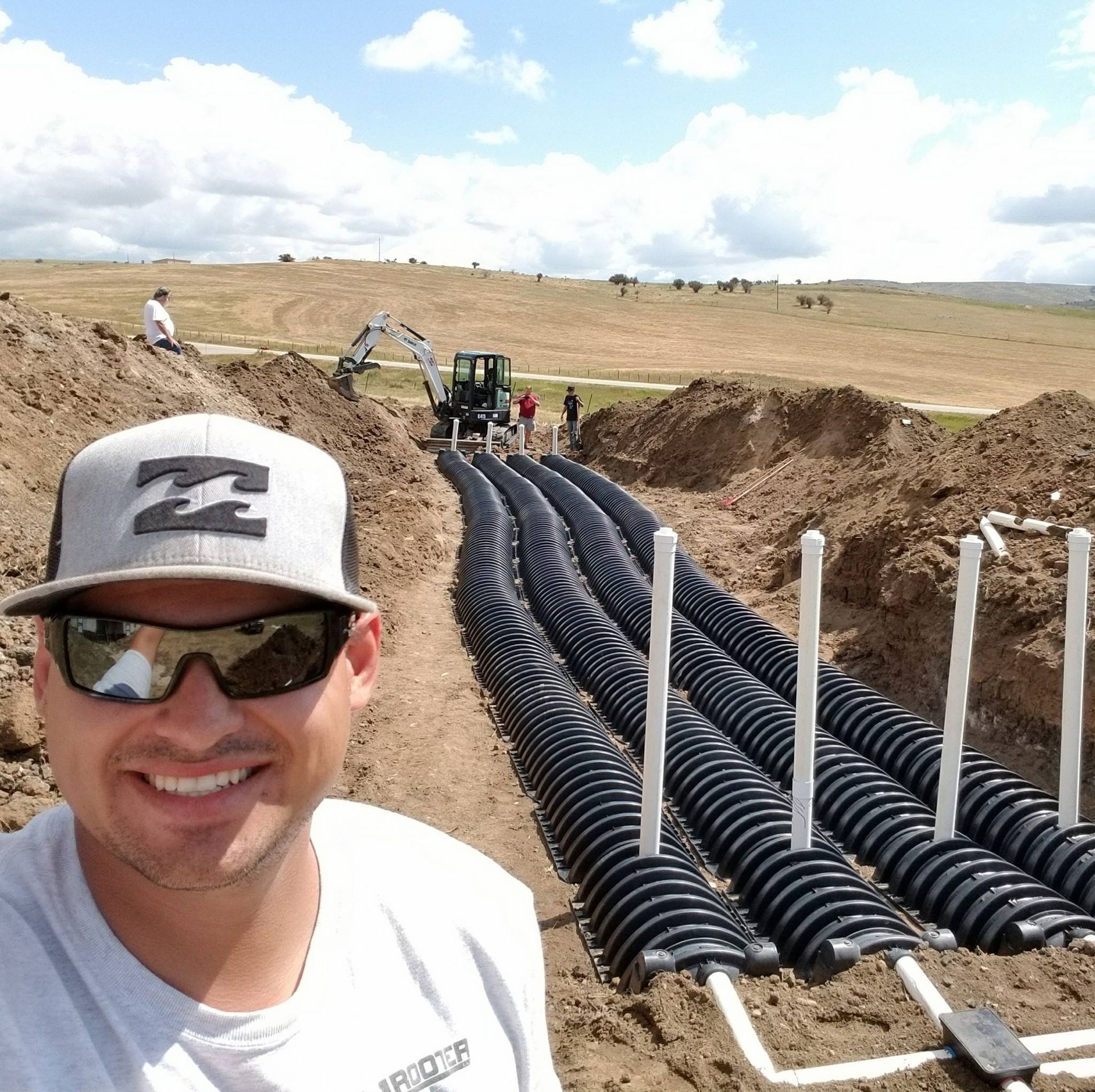A man wearing a hat with the letter z on it
