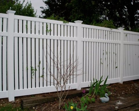 Pinecrest Fence Company | Philadelphia Residential Vinyl Fence