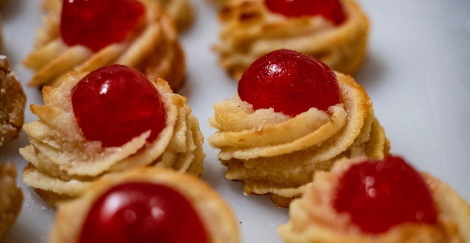 Petit four con ciliegia