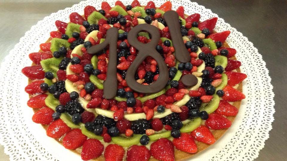 Torta alla frutta per 18 anni