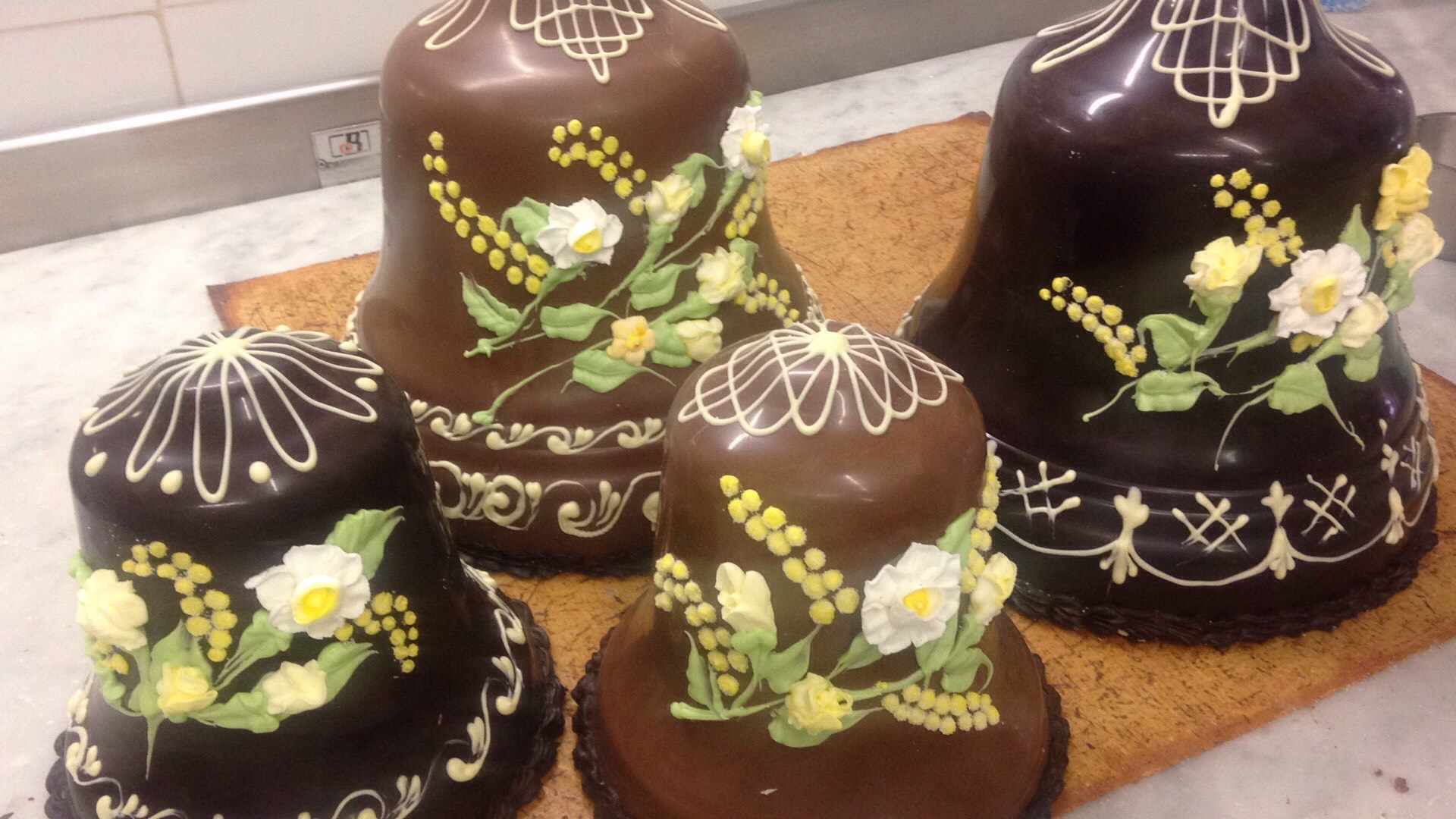 campane di Pasqua decorate