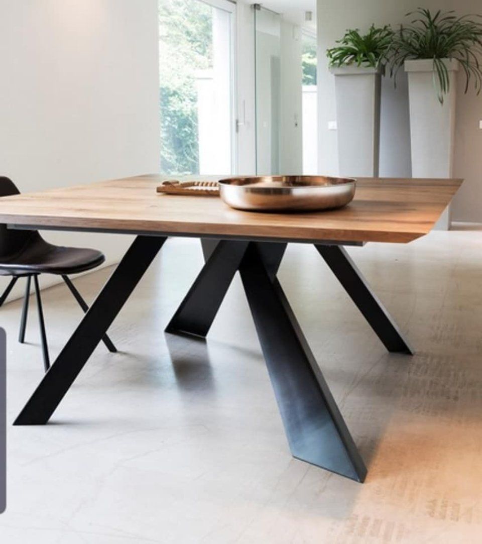 tavolo con gambe in ferro