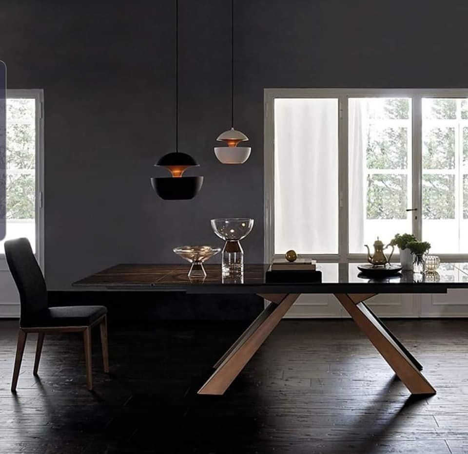 tavolo con gambe moderne