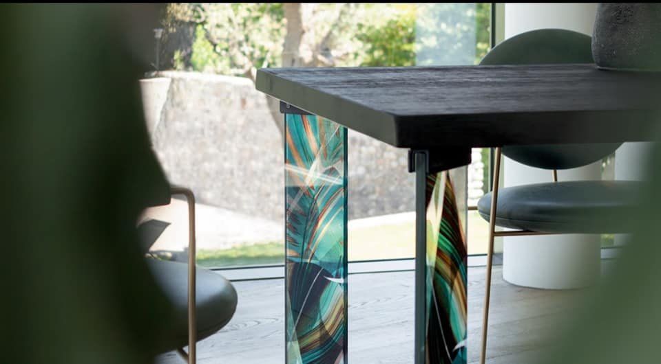 tavolo gambe di cristallo