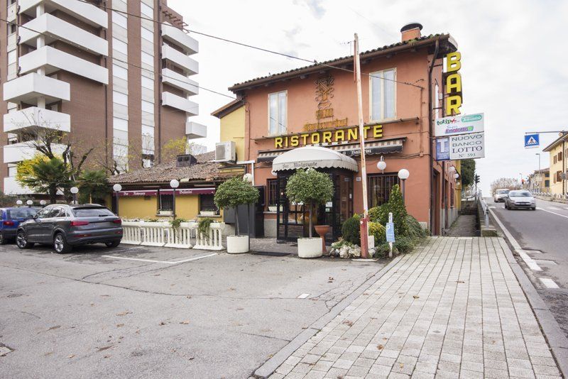 Esterno del bar e ristorante