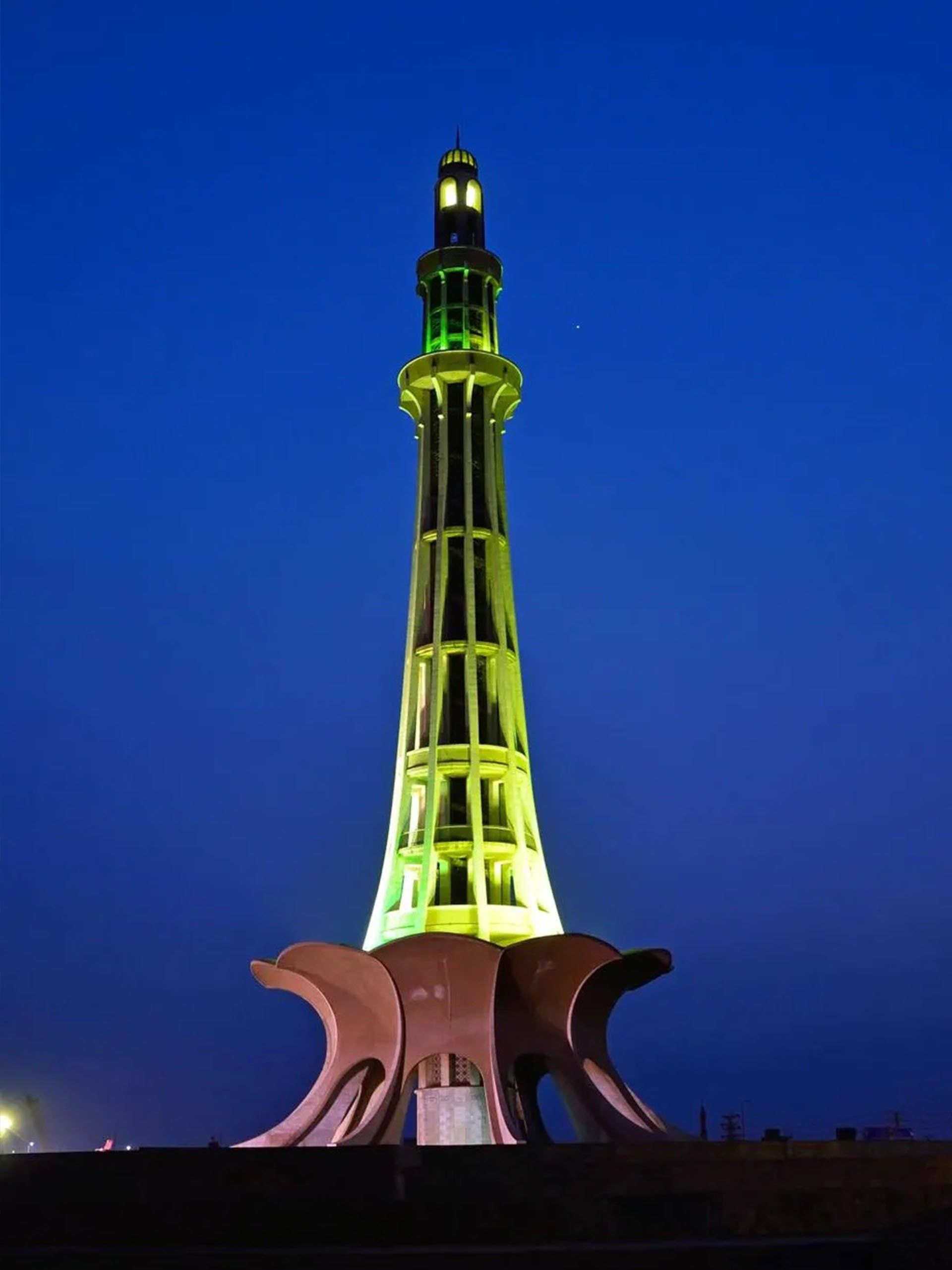 Visit Lahore - Minar e Pakistan with Pak Travels