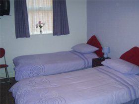 Twin en-suite rooms - Blackpool, Lancashire - The Lynton Hotel - Bedroom