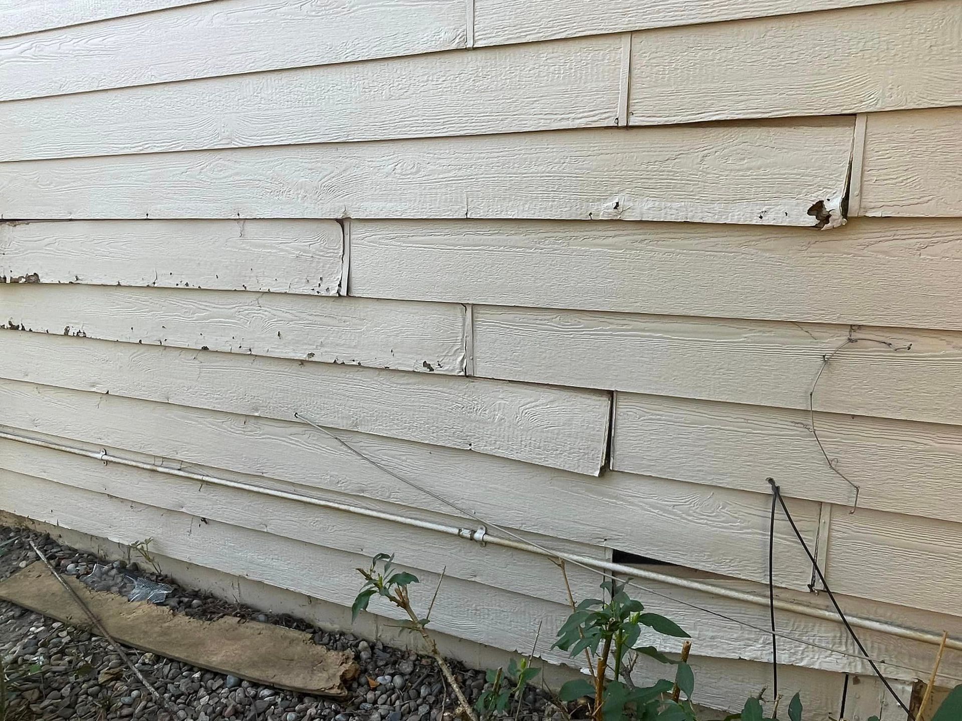A close up of a white siding on a house.