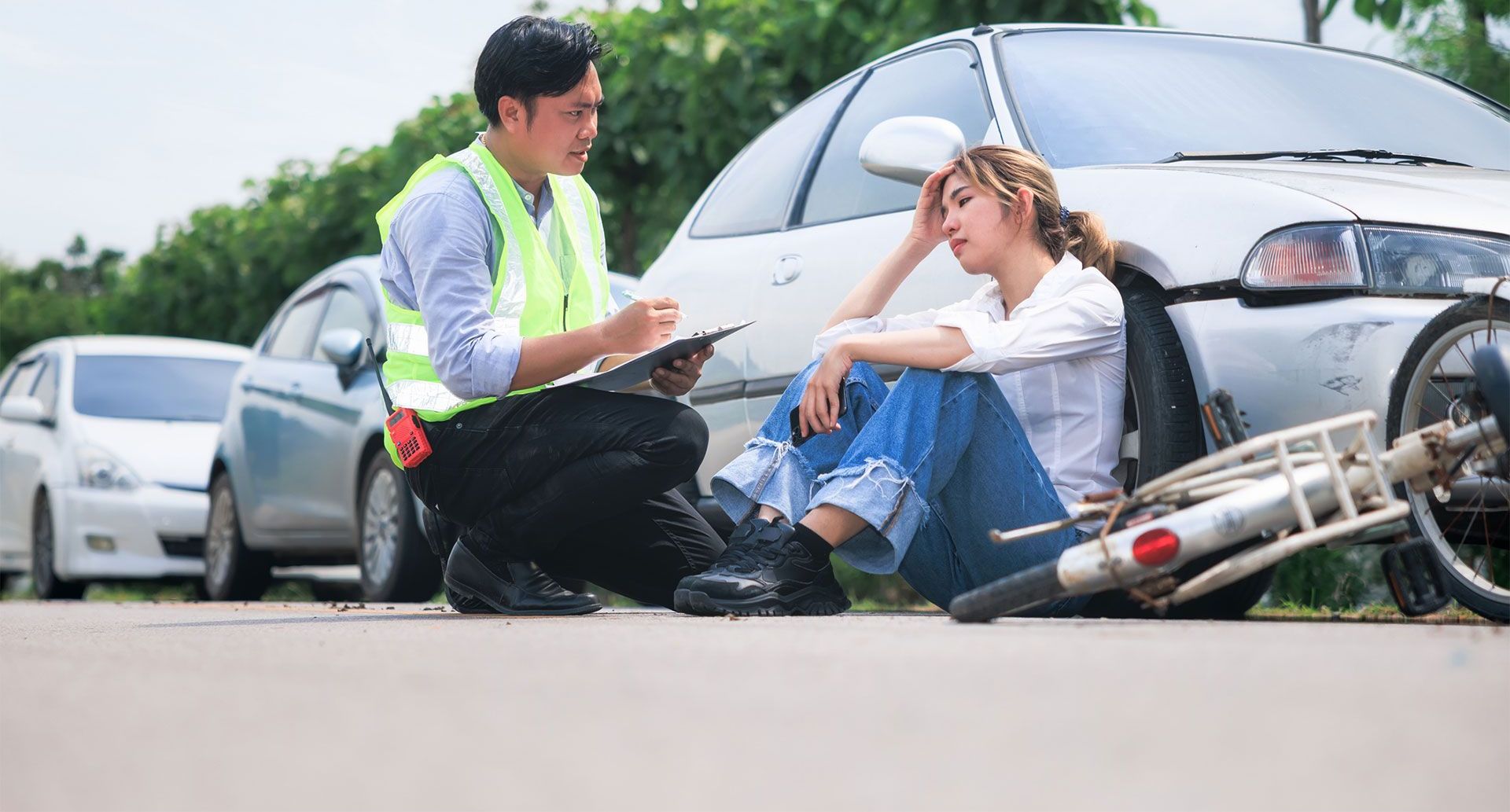 Police man talking to a pedestrian after a car accident