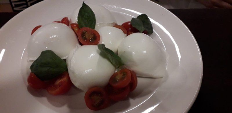 Antipasto mozzarella e pomodori