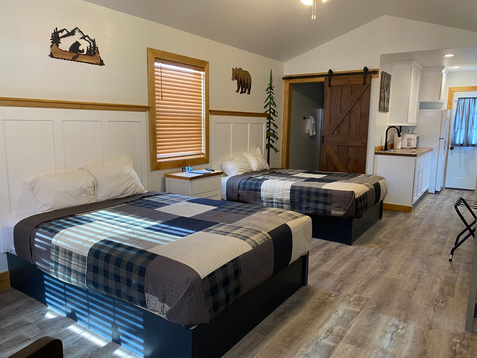 Two Queen Beds in Cabin 4 at Creek Side Resort