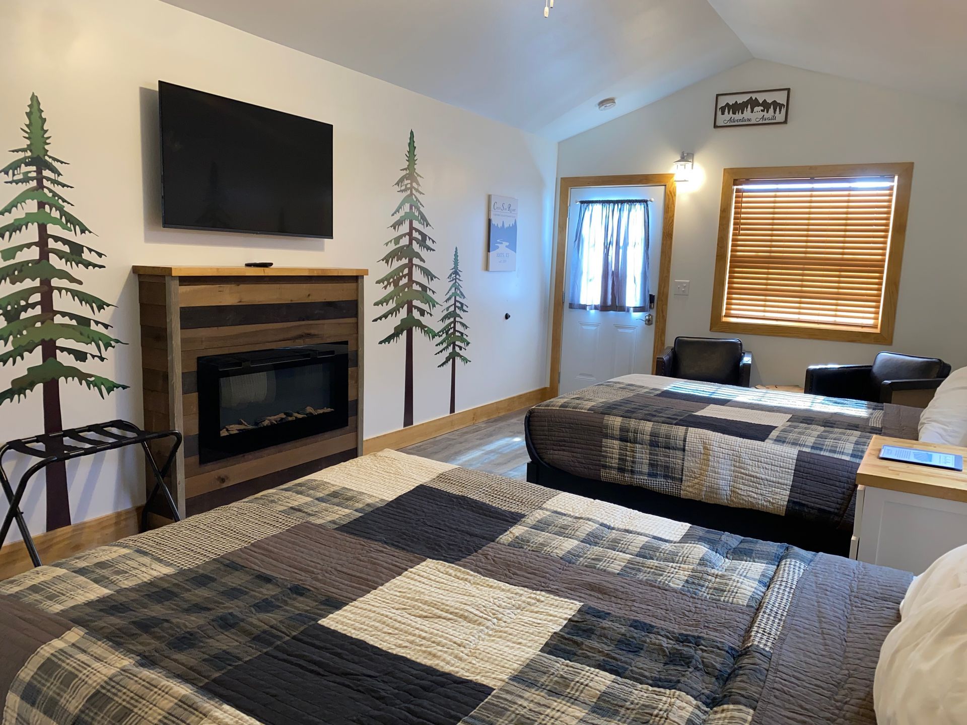 Two Queen Beds in Cabin 4 at Creek Side Resort