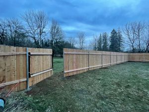 A wooden fence is sitting in the middle of a grassy field.