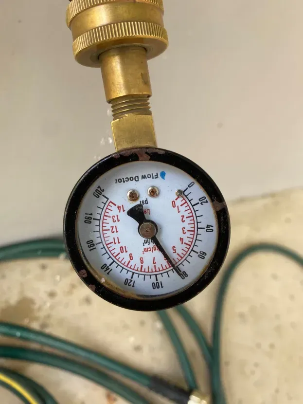 A pressure gauge that says flow doctor on it