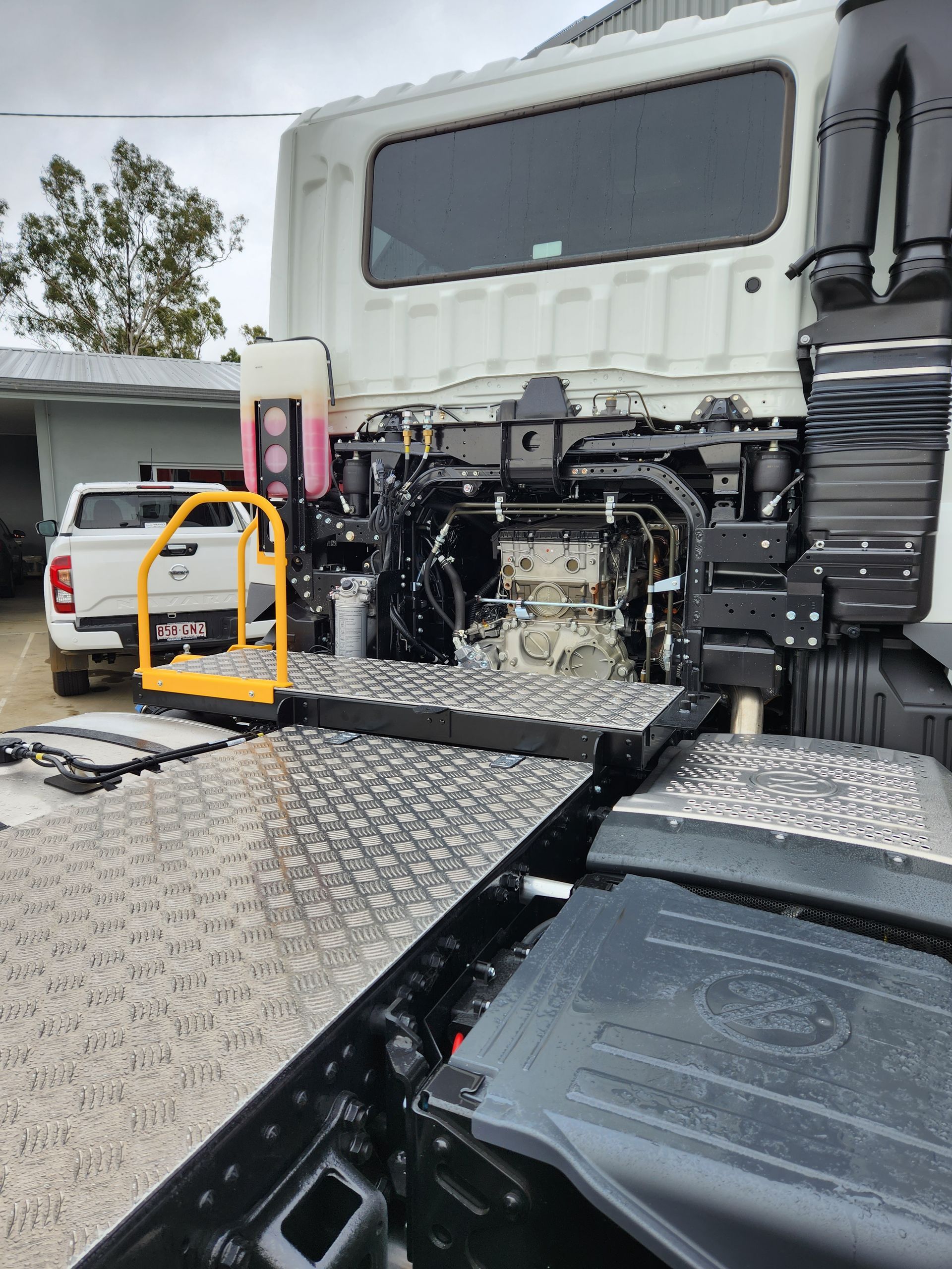 fuso shogun truck, , walkway, chassis plate, rear cover plate, turntable angles