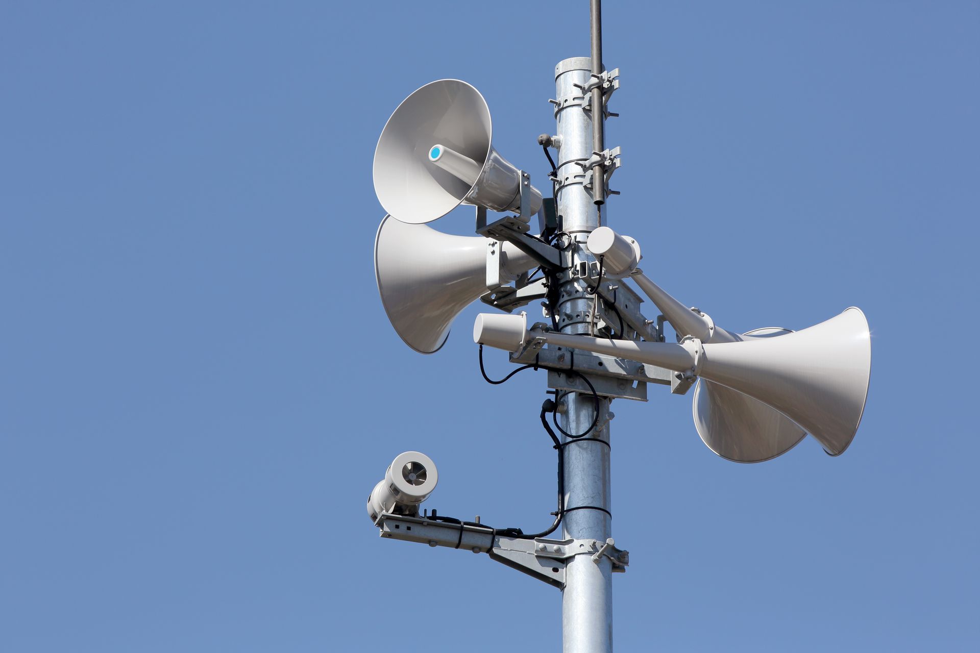 Druckkammerlautsprechern im Freien