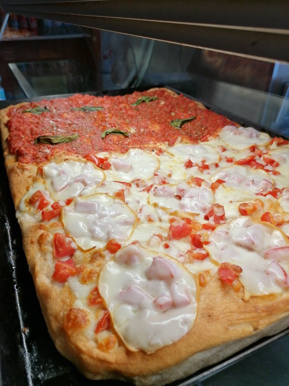 pizza al metro a due gusti