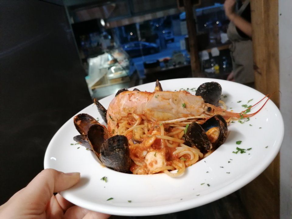 spaghetti con gamberi e cozze