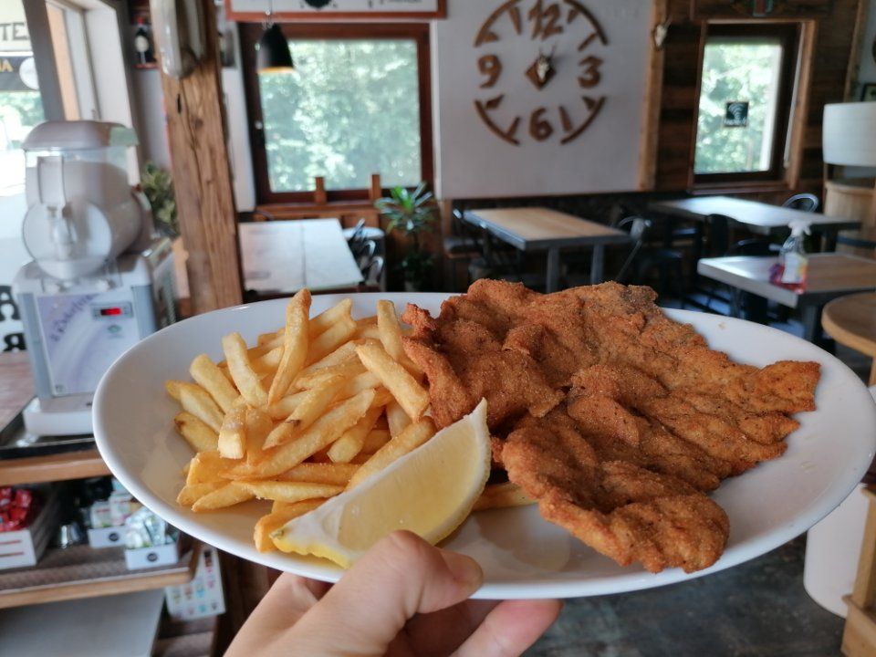 cotoletta alla milanese e patatine fritte