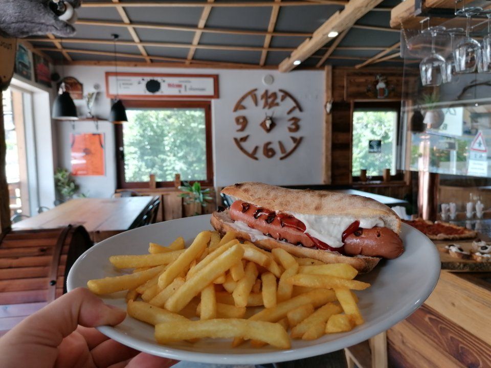 hot dog e patatine fritte