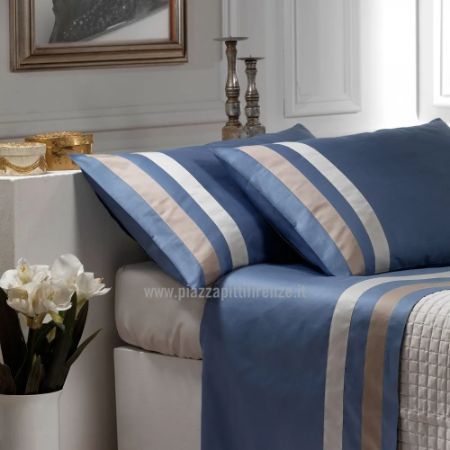 federe e lenzuola sui toni del blu