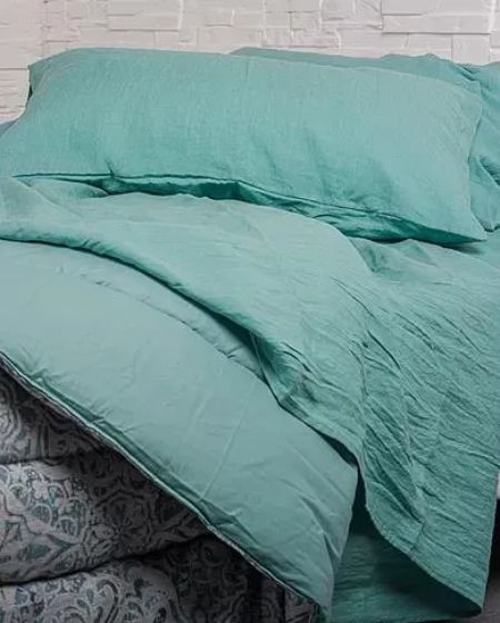 copriletto e lenzuola colorate