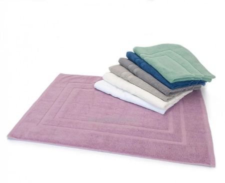 asciugamani e tappeti per il bagno