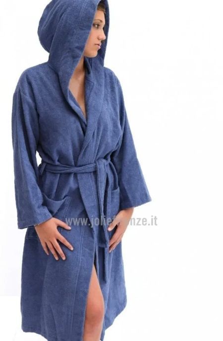 modella con accappatoio