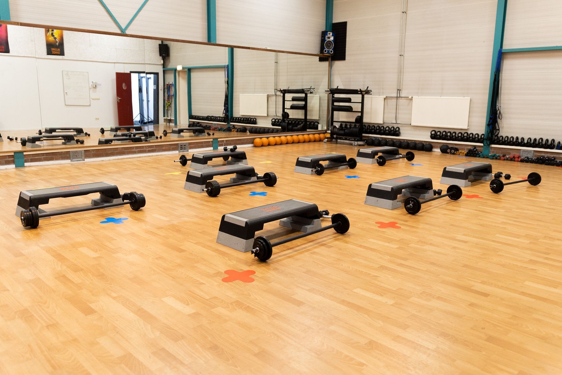 Ontdek de krachtige wereld van Club Power bij Allure Sport- en Bewegingscentrum in Middelbeers. Een intensieve groepsles met krachtige oefeningen en opzwepende muziek voor een full body krachttraining en verbetering van je conditie.