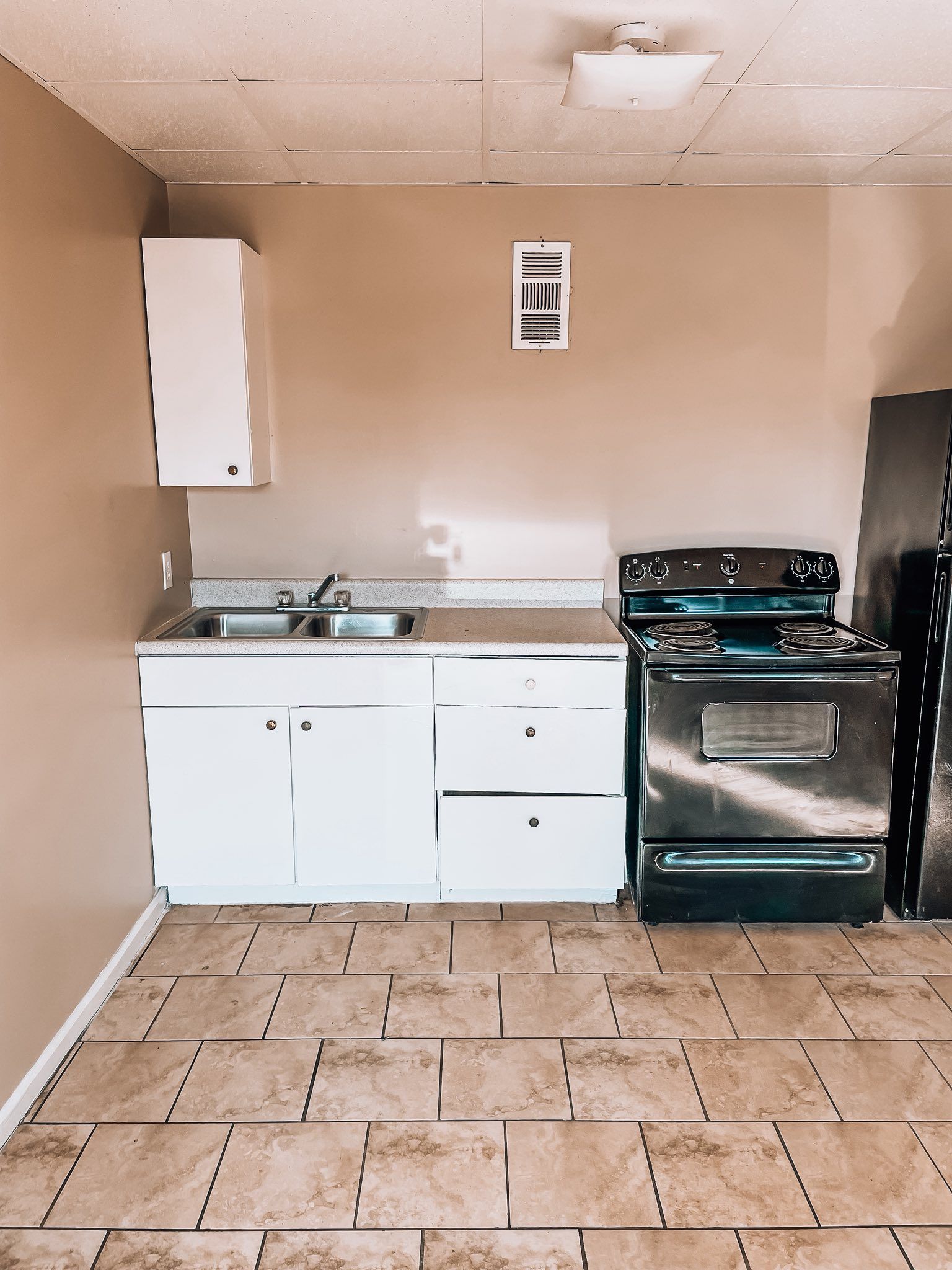 Hands exchanging house keys over a clipboard on a desk