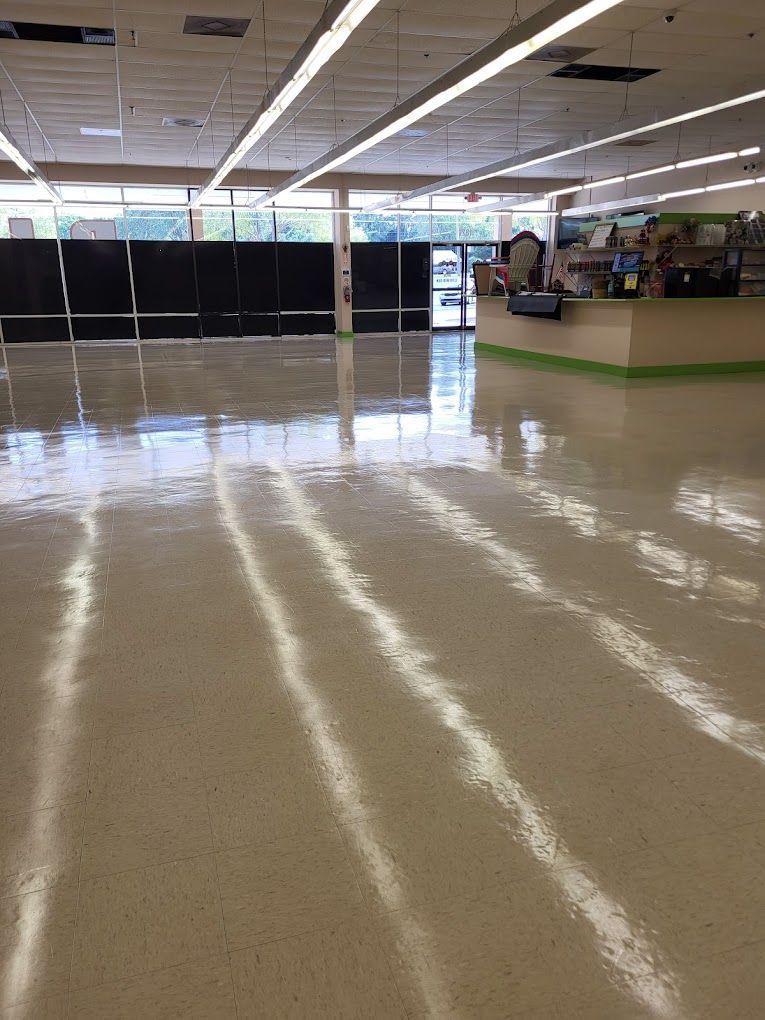 A large empty room with a lot of lights on the ceiling.