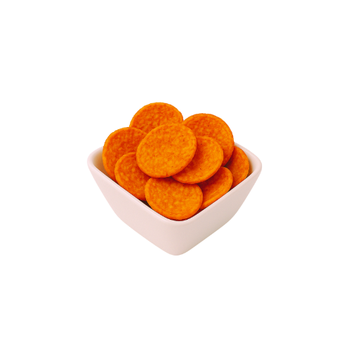 Een schaal chips staat op een podium met de code n4u25