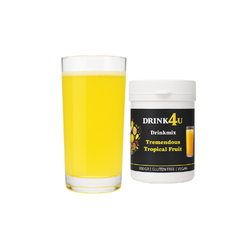 Een glas water met de smaak tropisch fruit drinkmix.