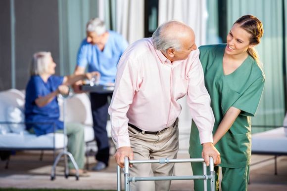assistenza sanitaria per anziani