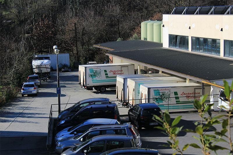 automezzi della lavanderia milanese verbania